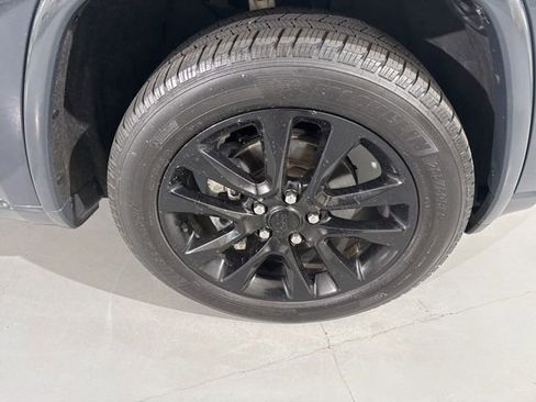 Used 2017 Jeep Grand Cherokee Altitude AWD/4WD image 15