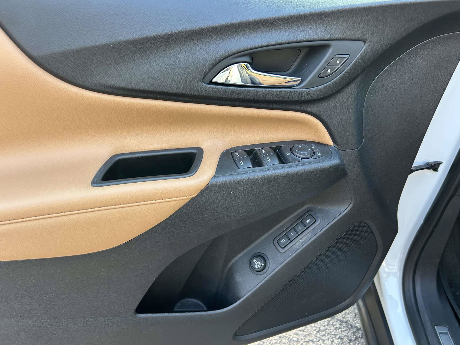 Used 2020 Chevrolet Equinox Premier FWD image 19