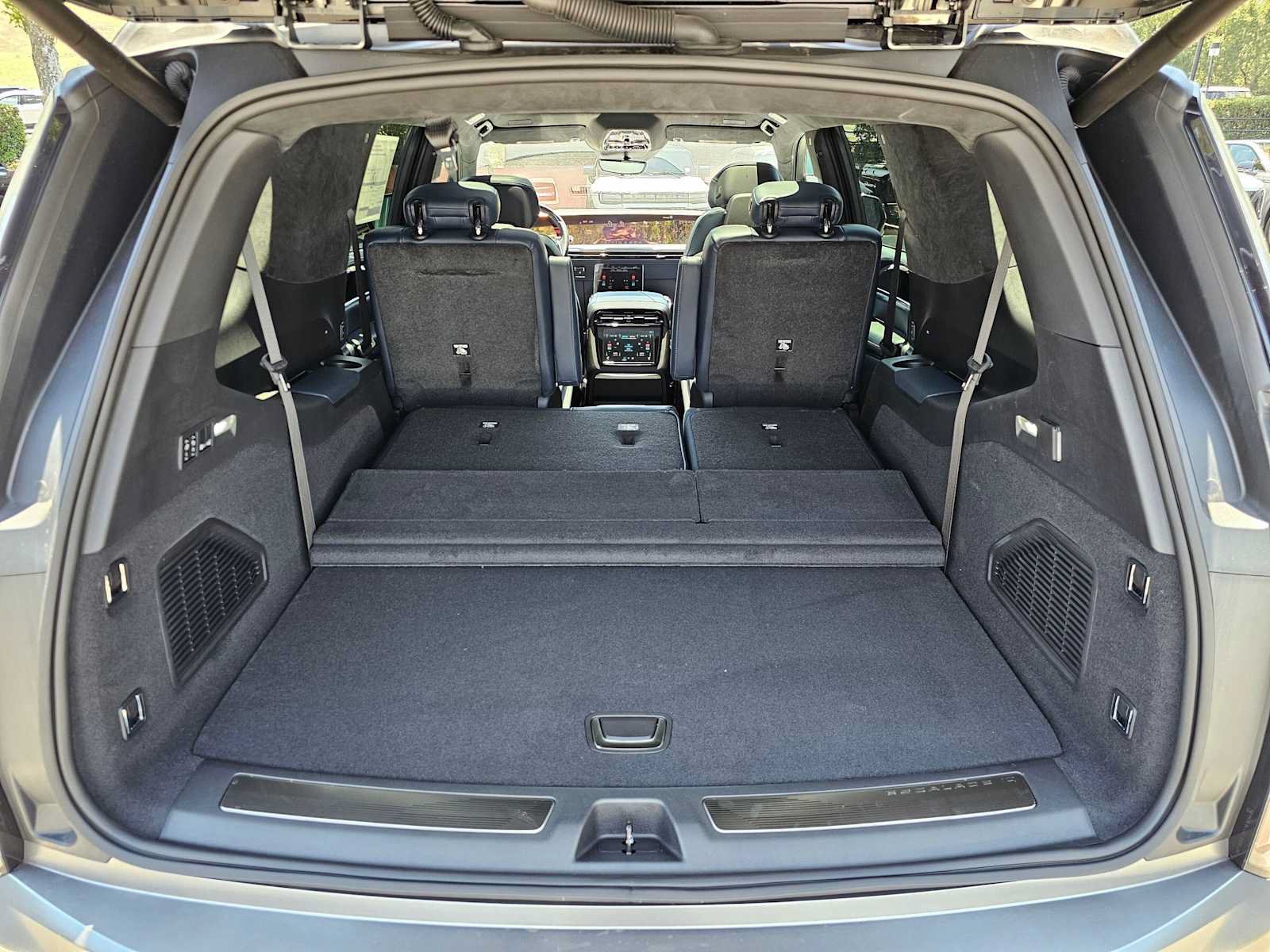 New 2026 Cadillac Escalade IQL Sport 2 w/ LPO, ONYX Package AWD/4WD image 17