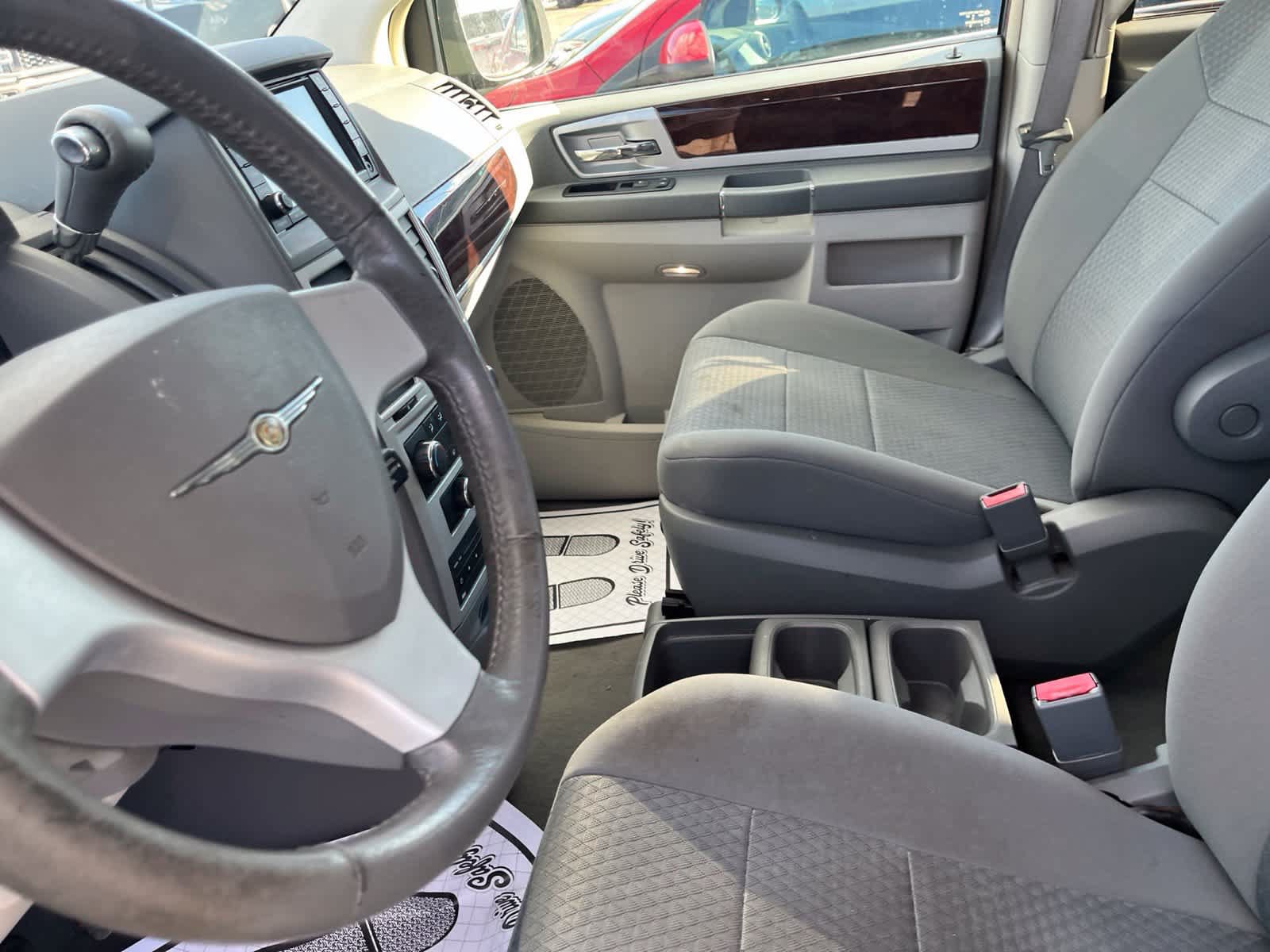 Used 2010 Chrysler Town & Country Touring w/ Entertainment Group #2 FWD image 24