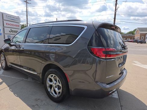 Used 2023 Chrysler Pacifica Limited w/ Uconnect Theater Family Group AWD/4WD image 8
