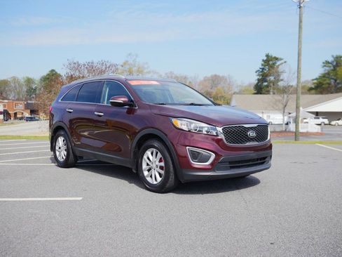 Used 2016 Kia Sorento LX w/ LX Convenience Package image 3