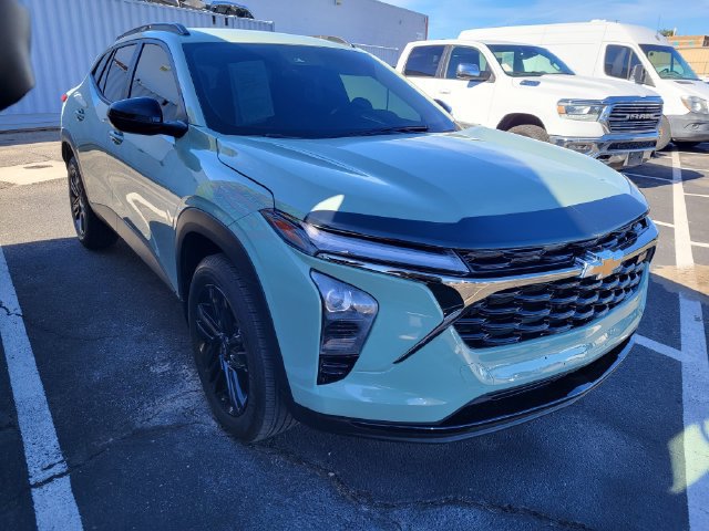 Used 2025 Chevrolet Trax ACTIV w/ Driver Confidence Package FWD image 2