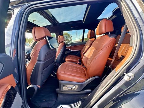 Used 2020 BMW X7 M50i image 25
