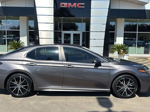 Used 2021 Toyota Camry SE image 8