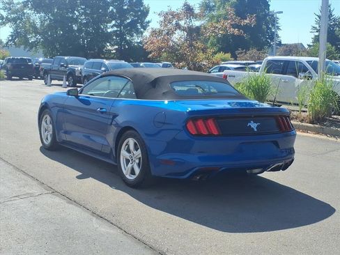 Used 2017 Ford Mustang Convertible image 4
