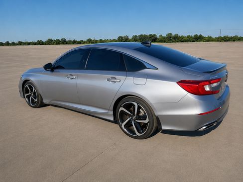 Used 2022 Honda Accord Sport image 2