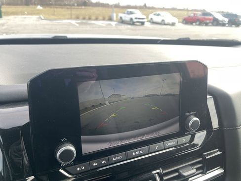 Used 2025 Nissan Pathfinder SV image 27