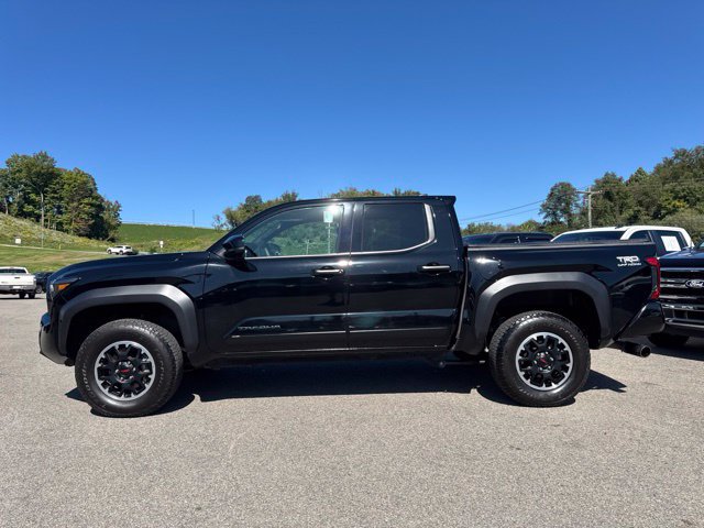 Used 2025 Toyota Tacoma TRD Off-Road AWD/4WD image 3