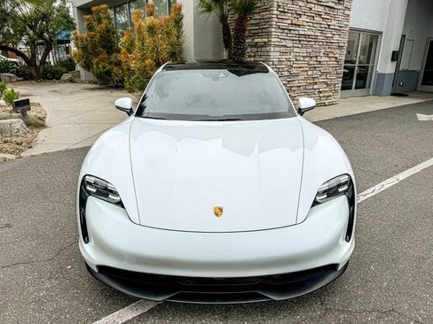 Used 2022 Porsche Taycan image 10