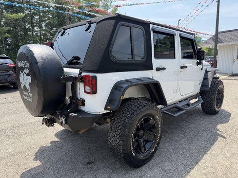 Used 2015 Jeep Wrangler Unlimited Sahara w/ Connectivity Group AWD/4WD image 4