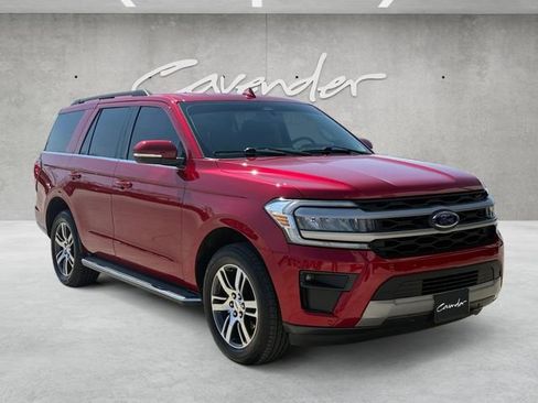 Certified 2022 Ford Expedition XLT image 2