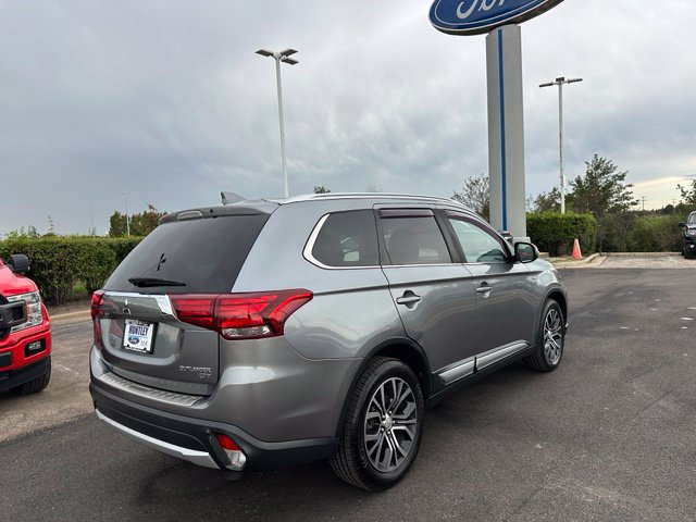 Used 2017 Mitsubishi Outlander GT AWD/4WD image 4