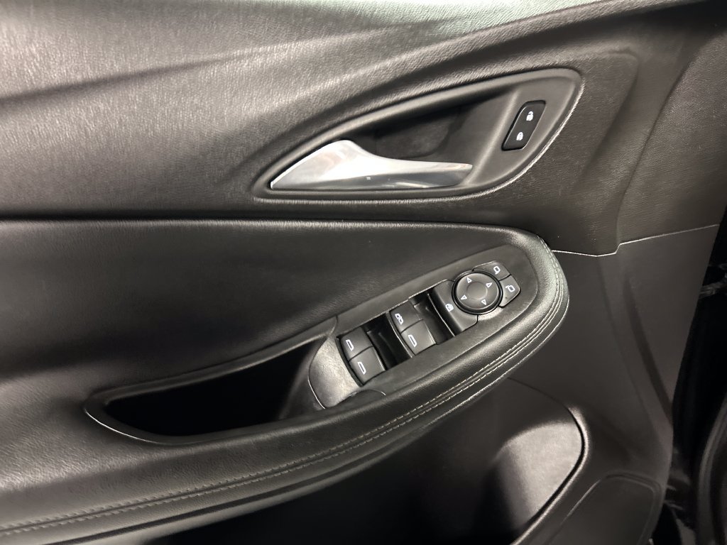 Used 2022 Buick Encore GX Preferred w/ Sport Touring Package FWD image 12