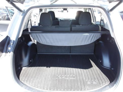 Used 2018 Toyota RAV4 XLE AWD/4WD image 11