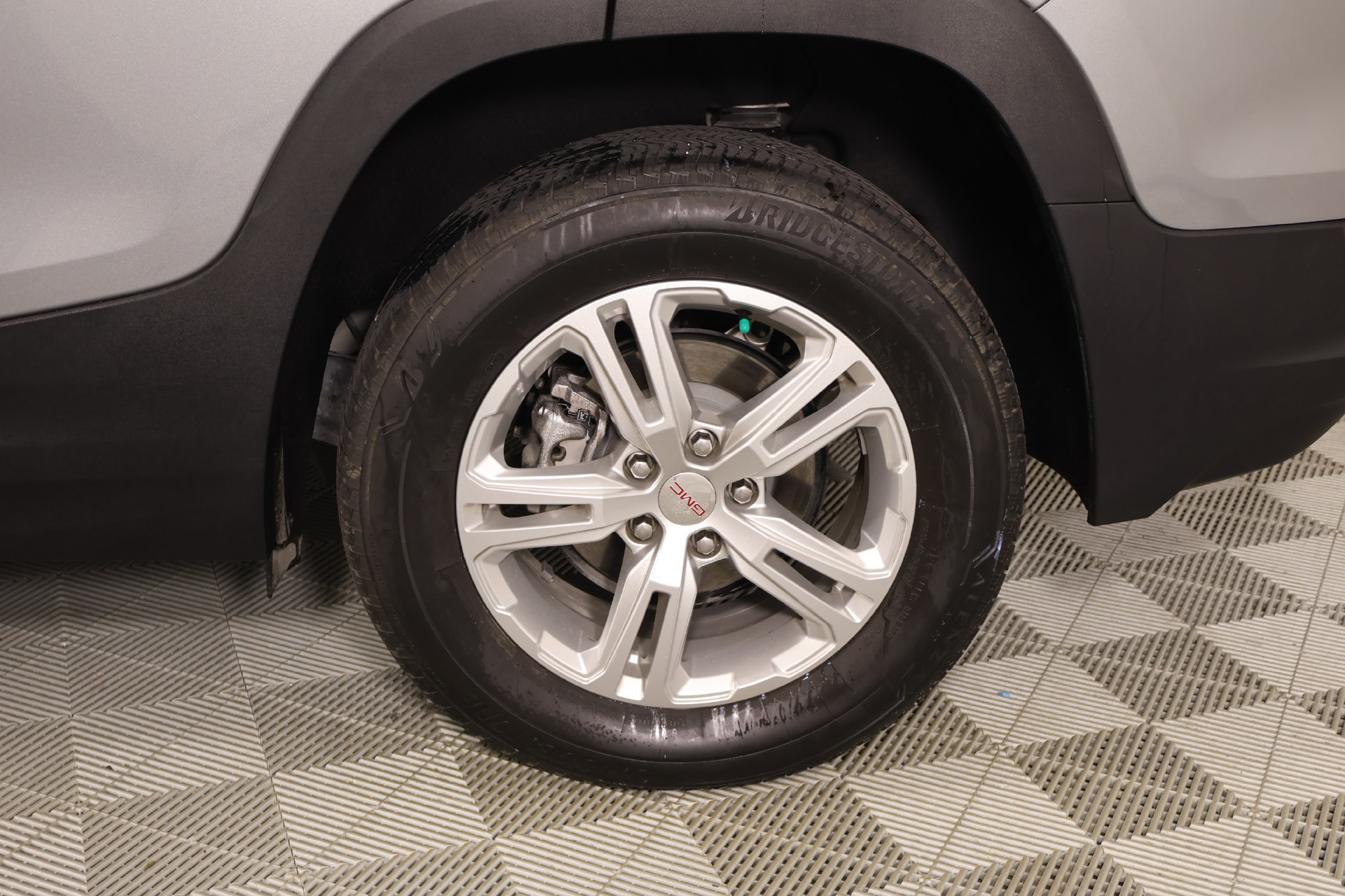 Used 2024 GMC Terrain SLE AWD/4WD image 17