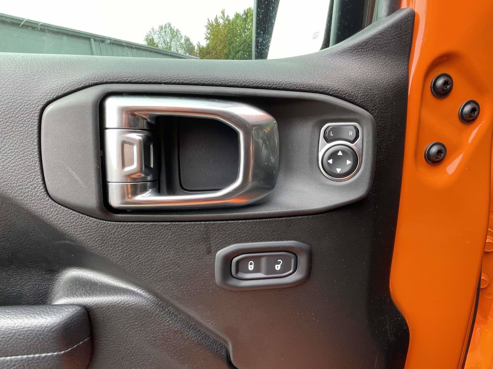 Used 2025 Jeep Wrangler Unlimited Sport AWD/4WD image 17