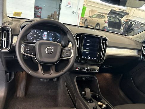 Used 2020 Volvo XC40 T5 Momentum w/ Protection Package AWD/4WD image 11