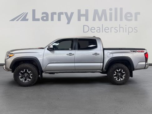 Used 2018 Toyota Tacoma TRD Off-Road image 2