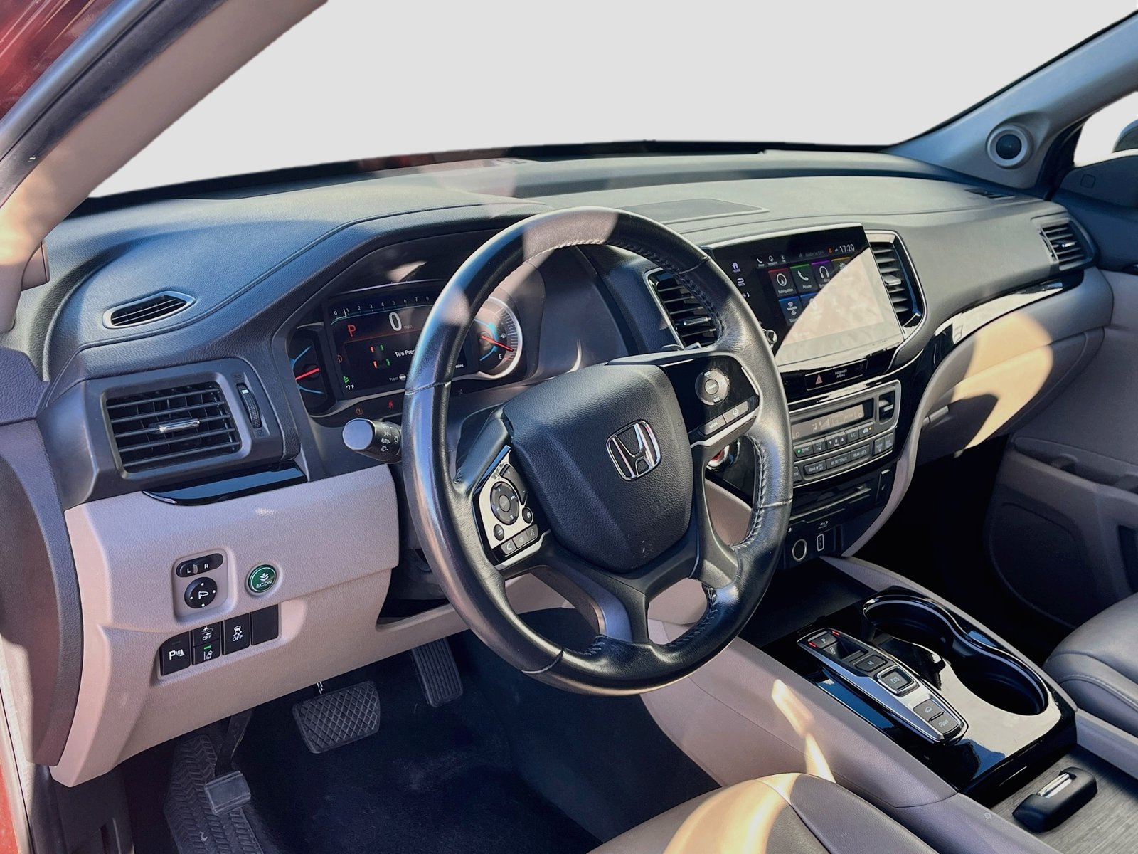 Used 2022 Honda Pilot Touring image 9