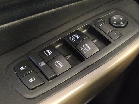 Used 2018 Jeep Cherokee Limited w/ Luxury Group AWD/4WD image 27