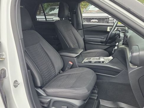 Used 2020 Ford Explorer XLT w/ Comfort Package RWD image 20