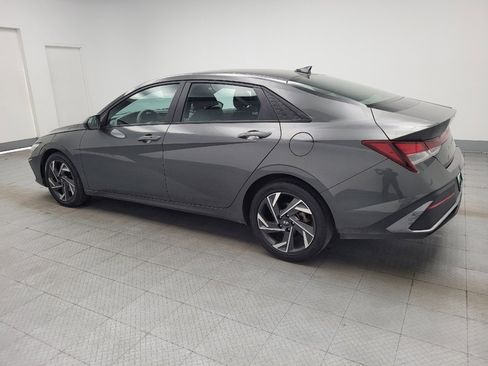 Used 2024 Hyundai Elantra SEL image 3