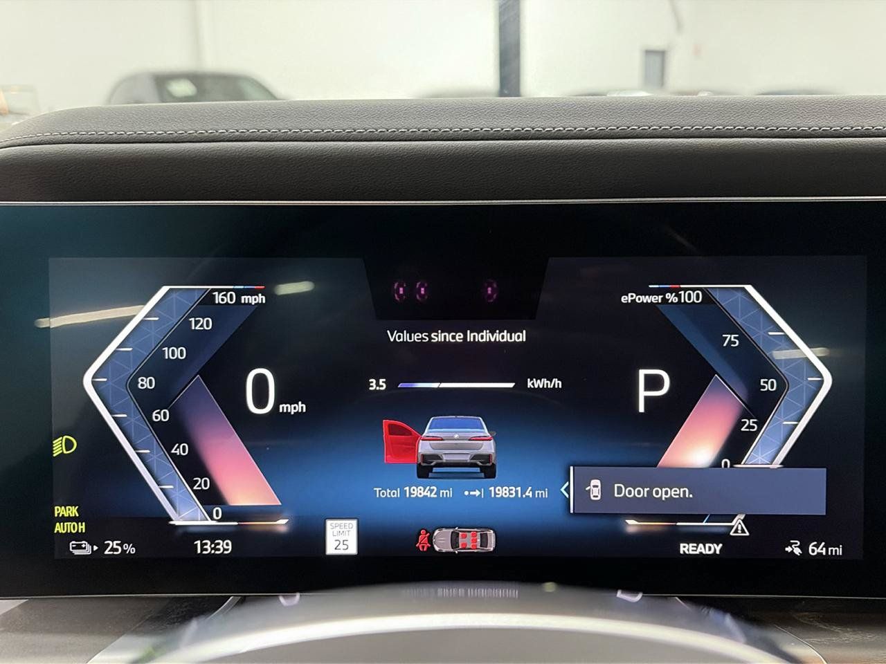 Used 2024 BMW i7 xDrive60 AWD/4WD image 14