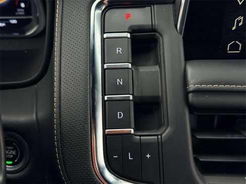 Used 2022 GMC Yukon XL SLT w/ SLT Luxury Package image 21