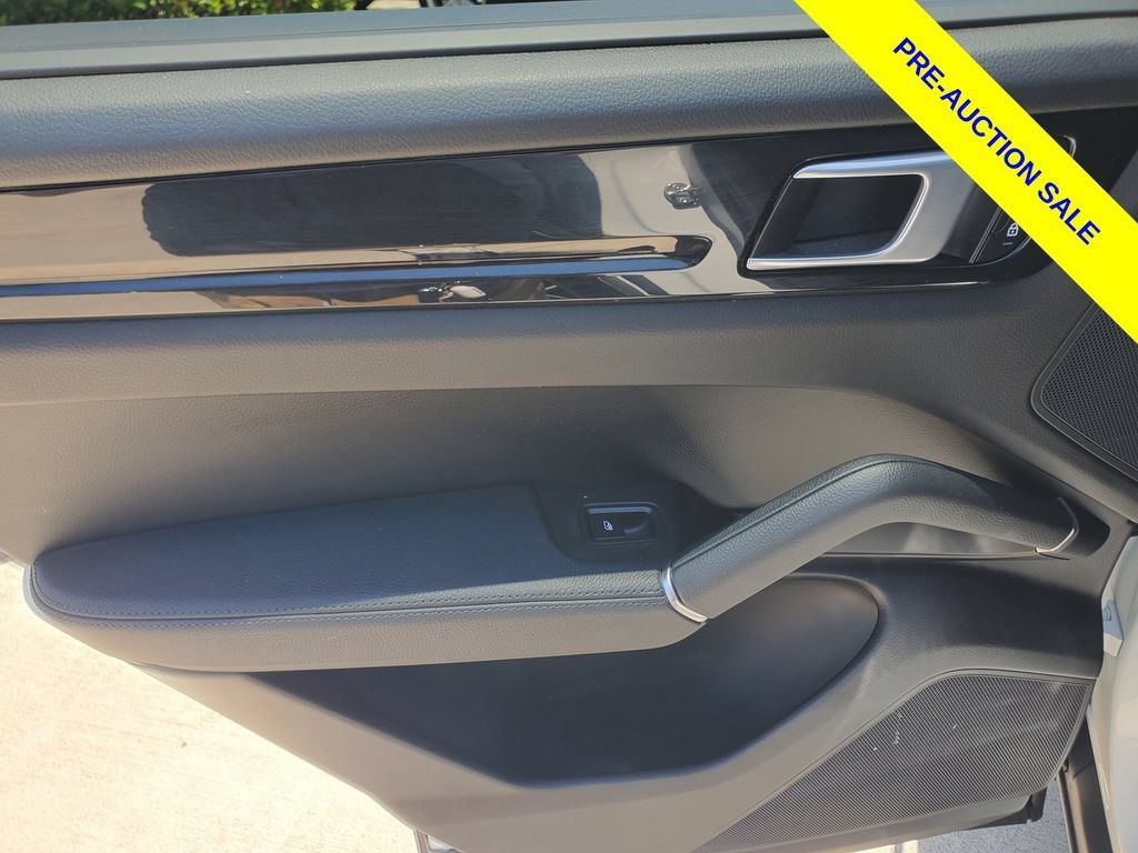 Used 2023 Porsche Cayenne AWD/4WD image 13