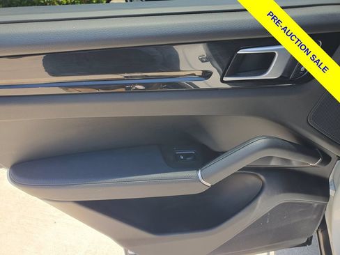 Used 2023 Porsche Cayenne AWD/4WD image 13