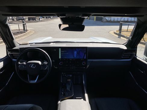 Used 2024 Lexus GX 550 image 18