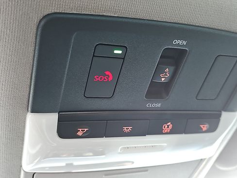 Used 2025 Nissan Sentra SR w/ SR Premium Package FWD image 27