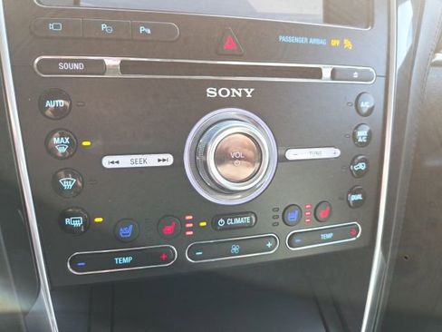 Used 2017 Ford Explorer Platinum image 16