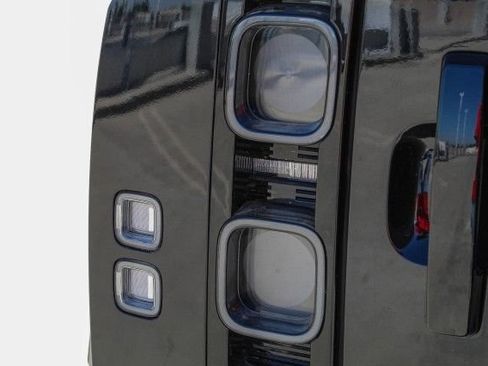 Certified 2024 Land Rover Defender 90 V8 AWD/4WD image 10