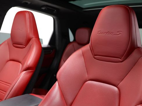 Used 2021 Porsche Cayenne Turbo S AWD/4WD image 19