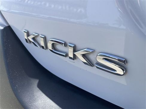 Used 2020 Nissan Kicks S image 30
