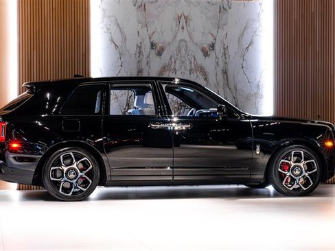Used 2023 Rolls-Royce Cullinan Black Badge w/ Dark Exterior Package AWD/4WD image 5