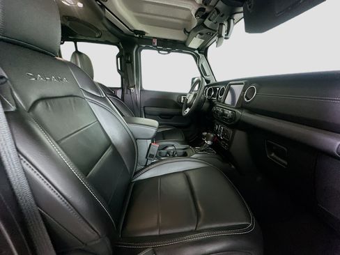 Used 2023 Jeep Wrangler Unlimited Sahara AWD/4WD image 30