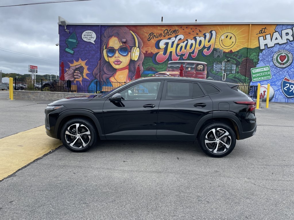 Used 2024 Chevrolet Trax RS w/ Driver Confidence Package FWD image 2