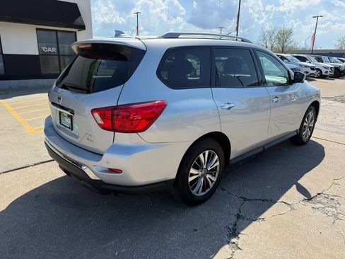Used 2020 Nissan Pathfinder SL AWD/4WD image 16