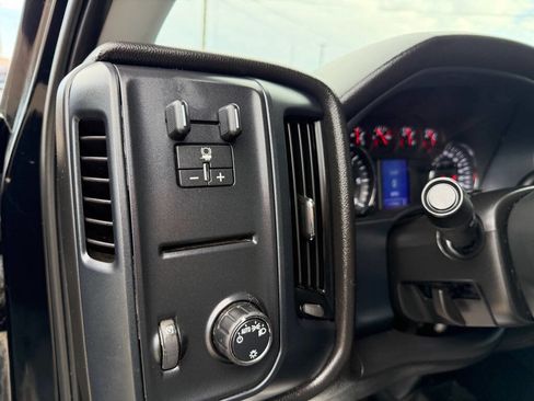 Used 2018 Chevrolet Silverado 2500 W/T w/ Snow Plow Prep Package image 17