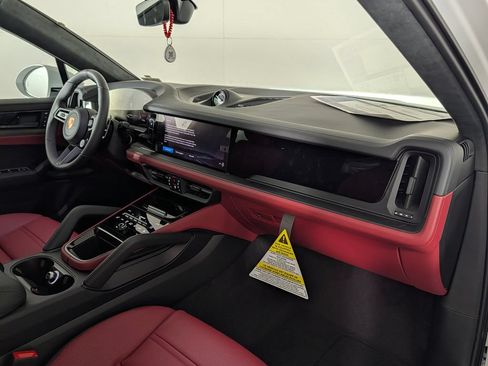 New 2026 Porsche Cayenne GTS AWD/4WD image 19