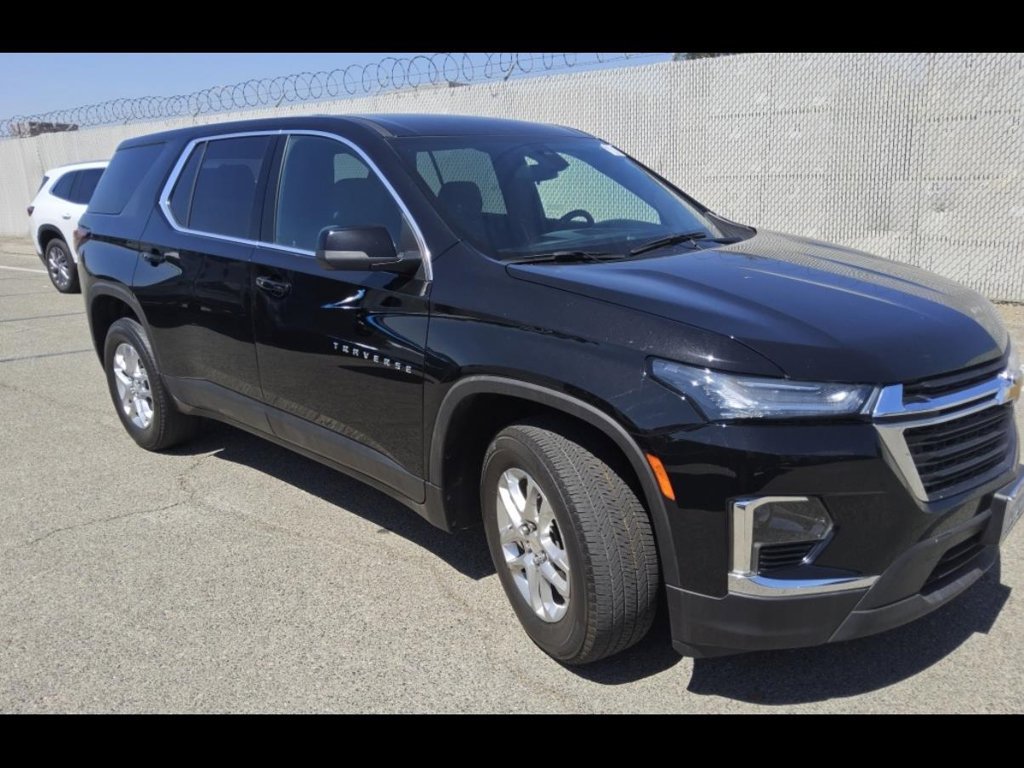 Used 2023 Chevrolet Traverse LS FWD image 2