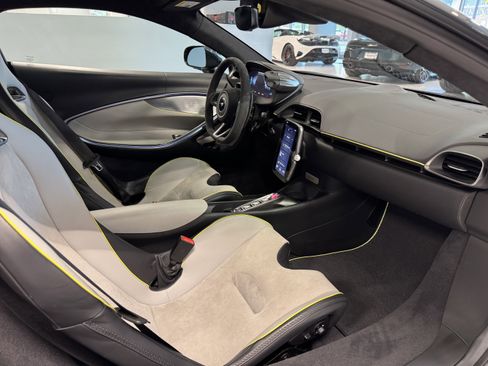 Used 2023 McLaren Artura image 14