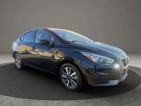 Used 2021 Nissan Versa SV image 3
