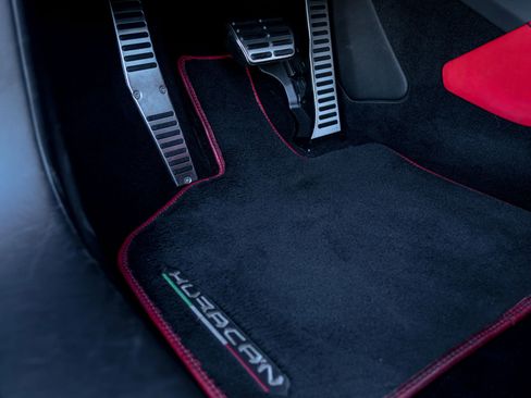 Used 2021 Lamborghini Huracan EVO image 14