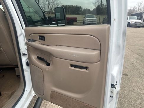 Used 2005 Chevrolet Silverado 3500 LT w/ Heavy-Duty Power Package image 9