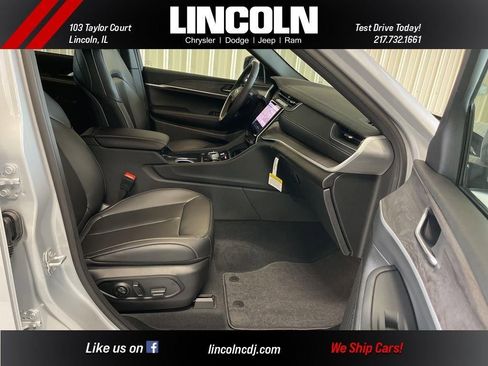 New 2025 Jeep Grand Cherokee Limited w/ Black Appearance Package image 19