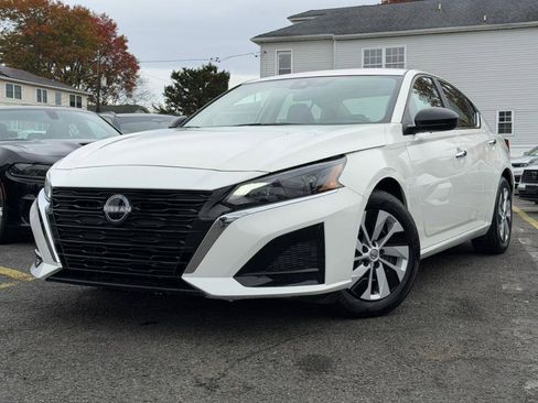 Used 2025 Nissan Altima 2.5 S image 2